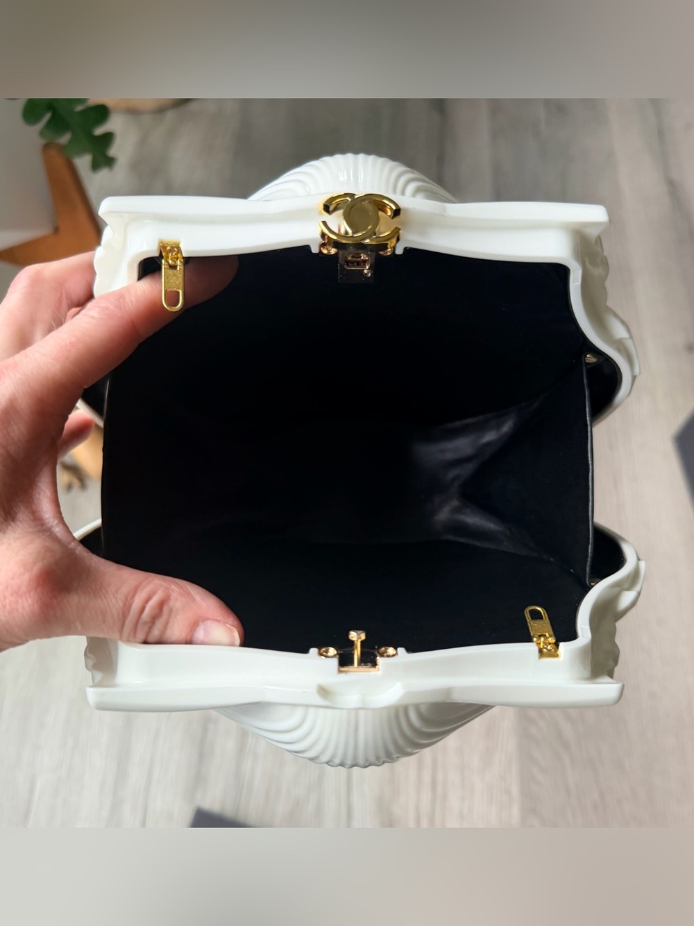 FULL SET NEW in ORIGINAL BOX Extra Large Chanel White CC Shell Bag w Dual Straps - Picture 12 of 16